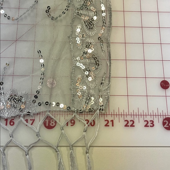 EVENING Silver Grey Floral Sequin Boho Fringe 21x72 Cocktail Prom Holiday Scarf - Picture 11 of 12